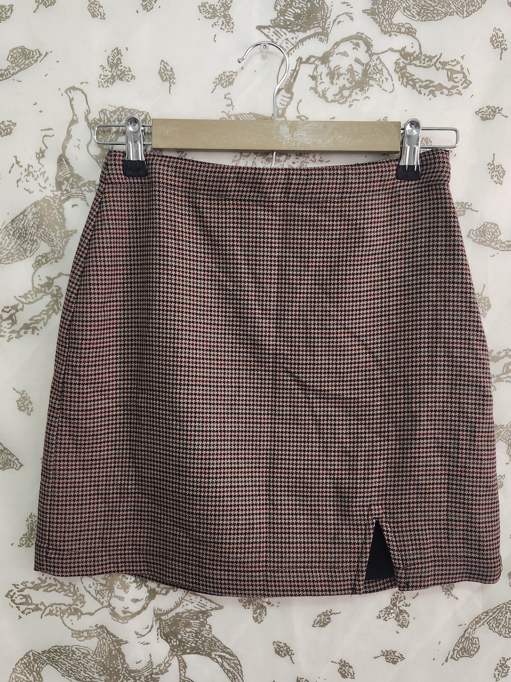 Abercrombie & Fitch Pink and Black Houndstooth Mini Skirt